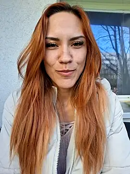 Snapshot of SlimBellaa chatting on December 16, 10:42 am SlimBellaa online show from December 16, 10:42 am