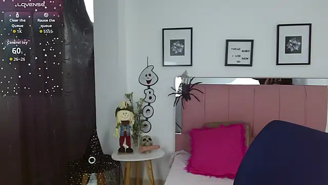 Lele F w online show from October 7, 6:38 pm