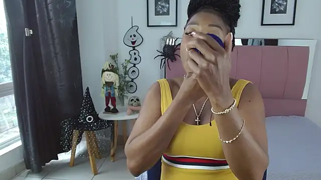 Lele F w online show from October 8, 6:49 pm