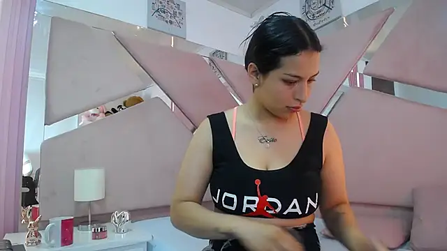 Mia garcia28 online show from October 17, 8:11 pm