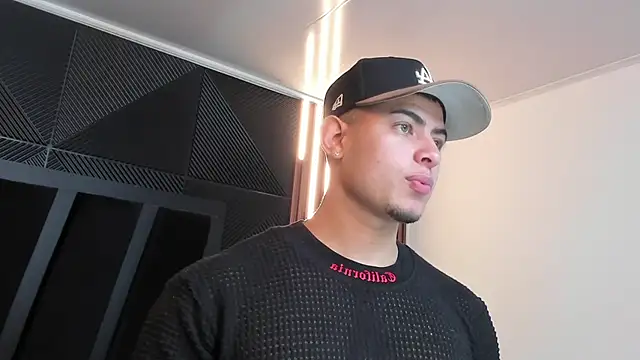 marco garciia  online show from October 2, 11:12 pm