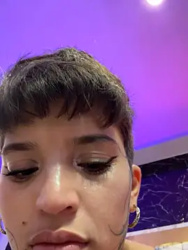 Snapshot of DayanaDG chatting on November 16, 10:15 pm DayanaDG online show from November 16, 10:15 pm