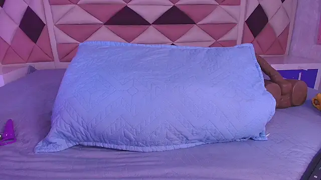 valecastro  online show from September 8, 7:13 pm