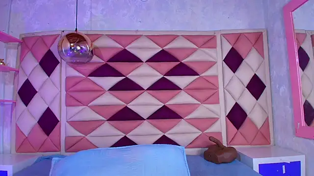 valecastro  online show from September 12, 7:25 pm