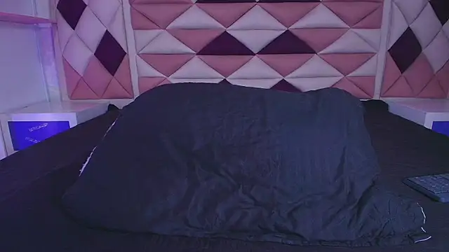 valecastro  online show from September 18, 7:16 pm