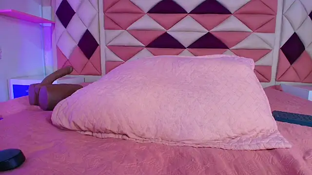 valecastro  online show from September 26, 7:18 pm