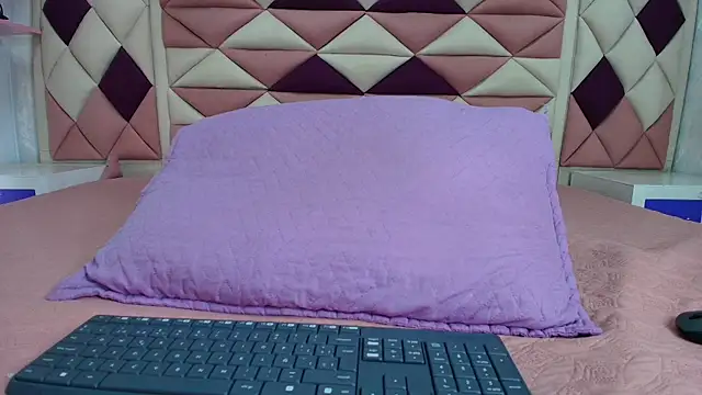 valecastro  online show from October 6, 7:22 pm