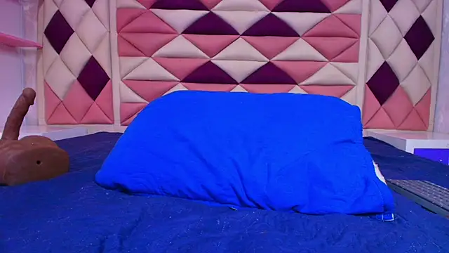 valecastro  online show from November 7, 7:14 pm