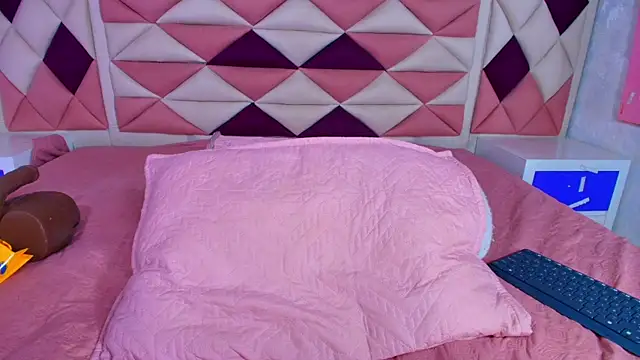 valecastro  online show from November 11, 7:25 pm