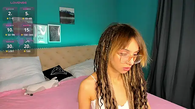 Snapshot of Ameli_Shell chatting on October 14, 1:06 am Ameli Shell online show from October 14, 1:06 am