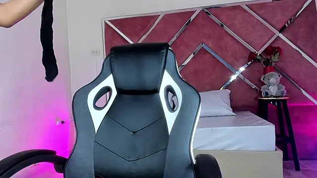 Dulce Pettit online show from September 17, 12:29 pm