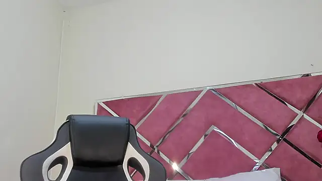 Dulce Pettit online show from October 15, 12:38 pm