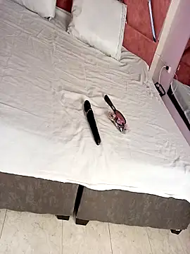 Dulce Pettit online show from October 17, 12:08 pm