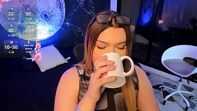 Snapshot of Maxxxine1 chatting on October 7, 1:36 am Maxxxine1 online show from October 7, 1:36 am