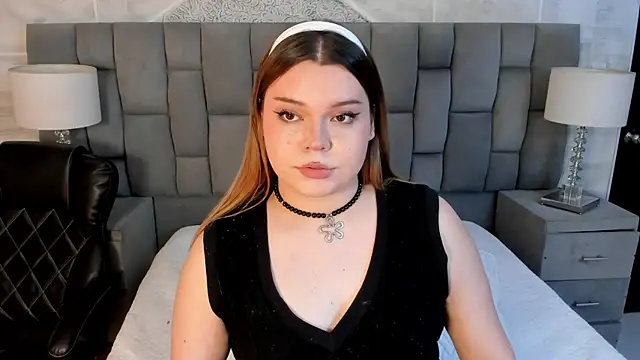 Snapshot of Maxxxine1 chatting on October 27, 6:06 am Maxxxine1 online show from October 27, 6:06 am