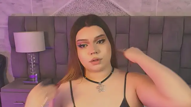 Snapshot of Maxxxine1 chatting on November 25, 6:24 am Maxxxine1 online show from November 25, 6:24 am