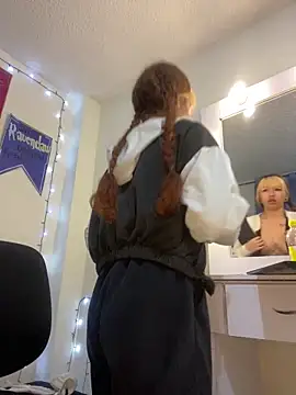 Snapshot of Sallem_Pink chatting on October 2, 11:56 pm Sallem Pink online show from October 2, 11:56 pm