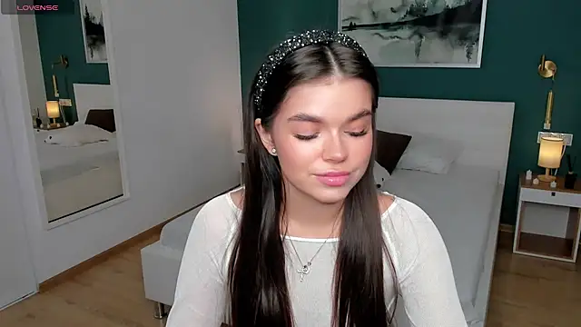 HollisHearl online show from September 17, 7:10 am