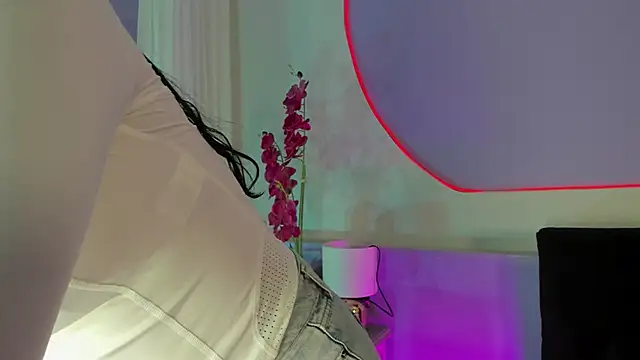  HAANNAH  online show from November 6, 7:48 pm