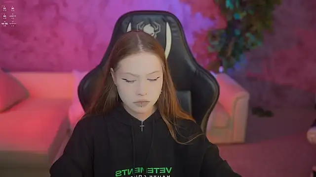 Esmie Smile online show from September 13, 2:28 pm