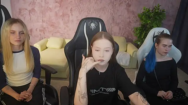 Esmie Smile online show from September 15, 2:50 pm