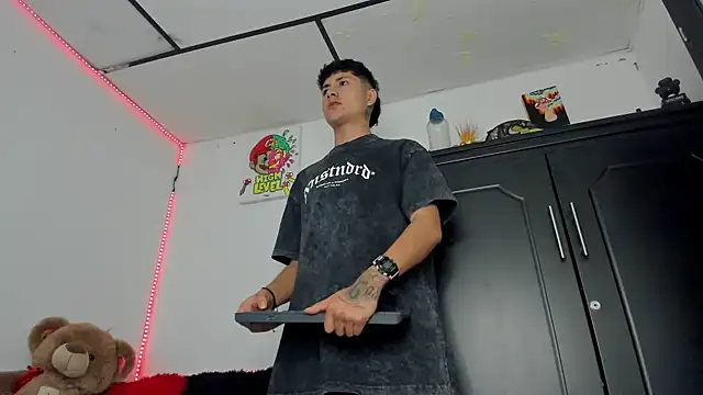 Mateo Escobar online show from November 2, 8:00 pm