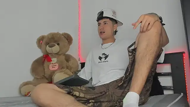 Mateo Escobar online show from November 5, 8:42 pm