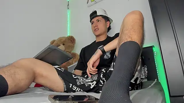 Mateo Escobar online show from November 27, 4:47 am