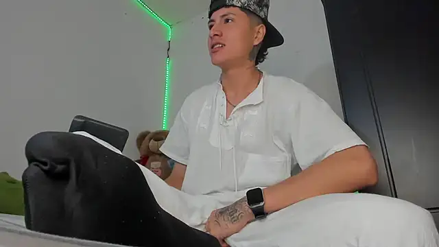 Mateo Escobar online show from November 29, 11:41 pm