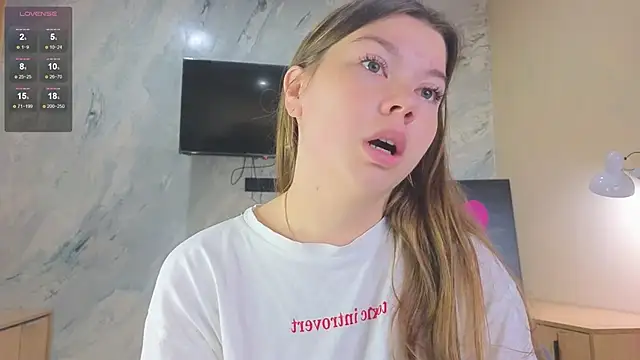 Snapshot of miss_bubbles_ chatting on October 4, 12:30 am miss bubbles online show from October 4, 12:30 am