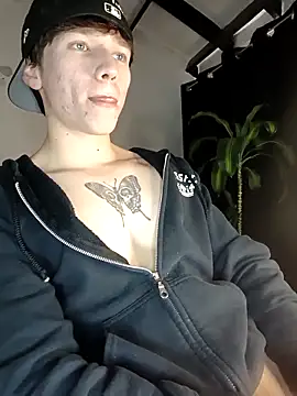 Snapshot of Logan_sixxer chatting on November 23, 9:14 pm Logan sixxer online show from November 23, 9:14 pm