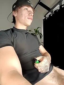 Snapshot of Logan_sixxer chatting on November 28, 3:36 pm Logan sixxer online show from November 28, 3:36 pm