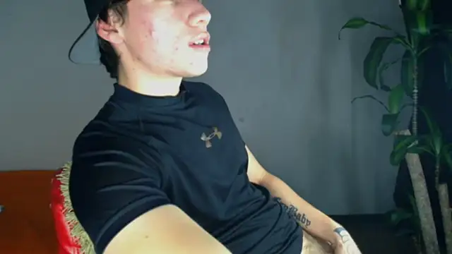 Snapshot of Logan_sixxer chatting on November 30, 6:23 pm Logan sixxer online show from November 30, 6:23 pm