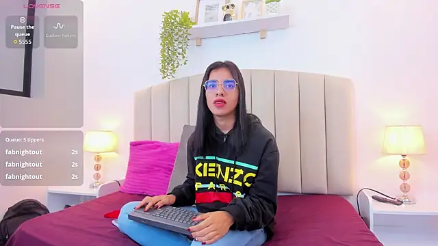 Rachel Donnelly online show from September 27, 5:01 am