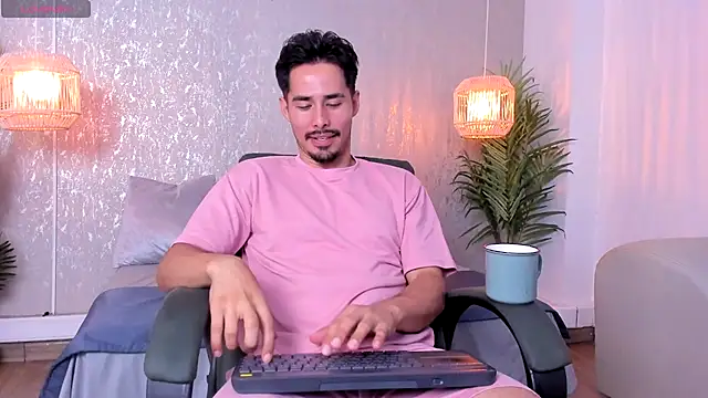 loghan fox online show from September 28, 3:45 am