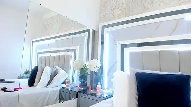 melodycharlotte online show from October 1, 11:27 am