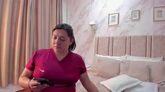 Snapshot of Paula_And chatting on October 19, 7:47 pm Paula And online show from October 19, 7:47 pm