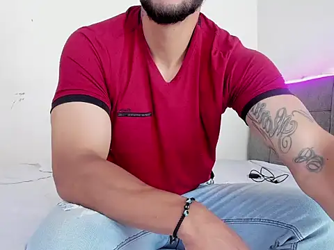 Snapshot of Edy_coltt chatting on September 9, 1:32 pm Edy coltt online show from September 9, 1:32 pm