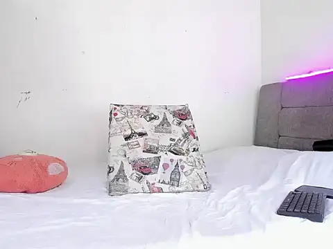 Snapshot of Edy_coltt chatting on September 11, 1:33 pm Edy coltt online show from September 11, 1:33 pm