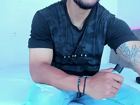 Snapshot of Edy_coltt chatting on September 16, 1:23 pm Edy coltt online show from September 16, 1:23 pm