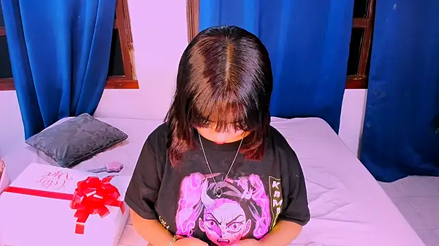 nahomy ryans online show from September 25, 7:23 am