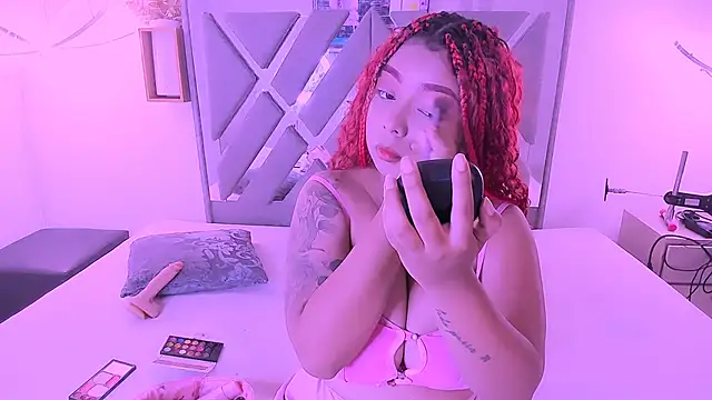 nahomy ryans online show from October 14, 7:25 pm