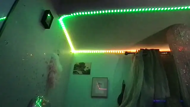 nekowaifuuu online show from November 7, 7:08 am