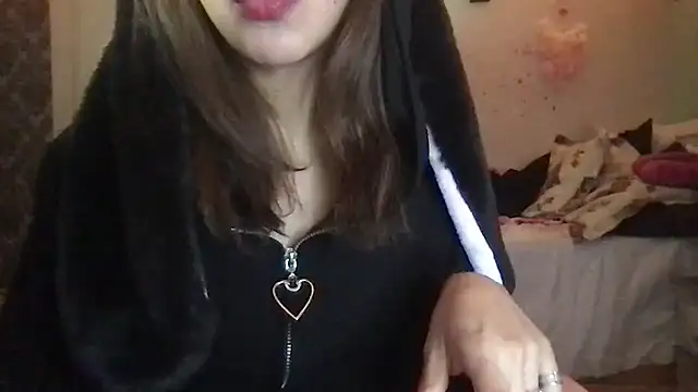 nekowaifuuu online show from November 10, 7:40 am