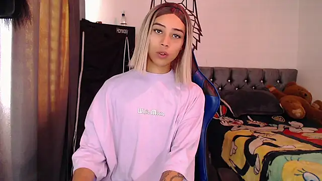 Snapshot of Sweet-Cris chatting on October 2, 2:13 pm Sweet-Cris online show from October 2, 2:13 pm