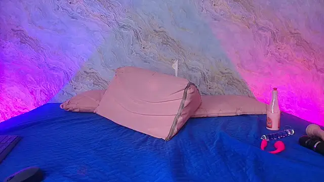 Snapshot of carol_juicyy chatting on October 22, 7:13 pm carol juicyy online show from October 22, 7:13 pm