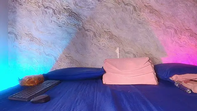 Snapshot of carol_juicyy chatting on November 10, 7:13 pm carol juicyy online show from November 10, 7:13 pm