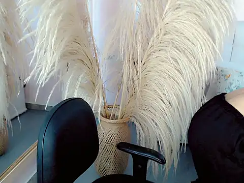 nathalialoes1 online show from October 17, 7:16 pm