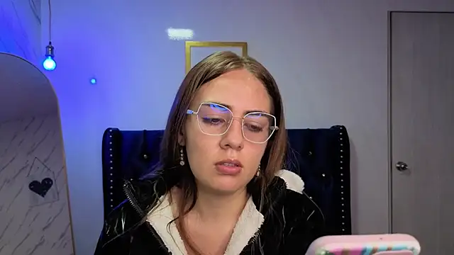 Luna Star v online show from November 8, 1:11 pm