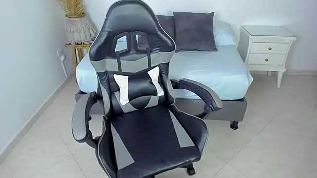 luccia smith online show from October 2, 12:34 pm